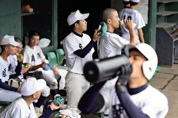 甲子園開打防高溫酷暑！各校傳統黑釘鞋成絕響
