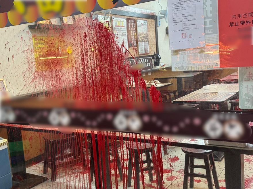 影/新北知名當歸鴨連鎖出事！「大片腥紅」驚悚直擊
