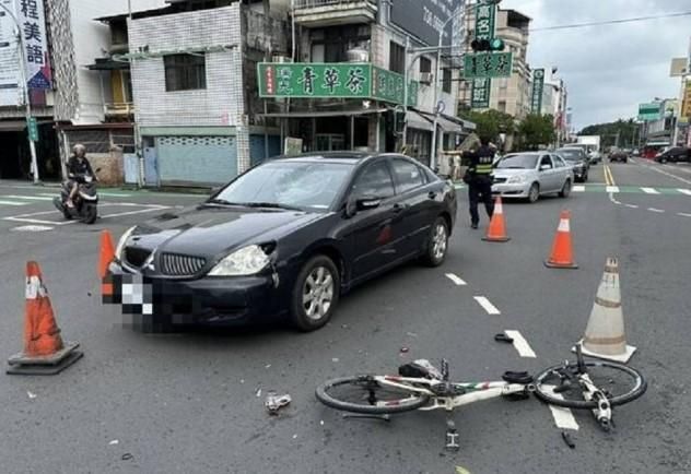 屏東14歲生騎車上學遭72歲老翁撞飛　頭部受創送醫