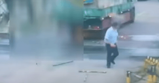 湖口平交道貨車司機觸電瞬間曝！車底火光爆發　人直直重摔倒地