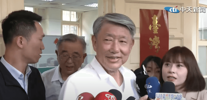 陪卓榮泰台南勘災穿皮鞋！郭智輝狂回：那天沒有水