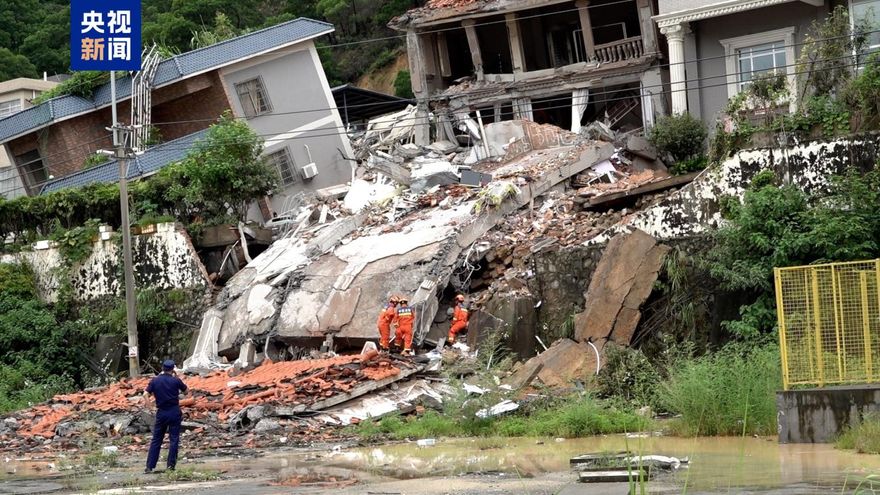 畫面曝！本世紀第5強暴雨襲廣州　山崩致民房垮塌7獲救7受困