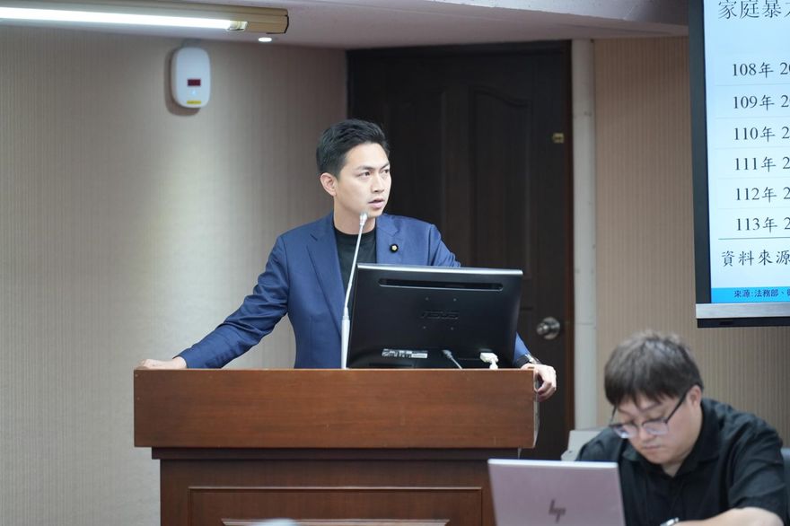 廖偉翔質疑高雄警察還要兼職拔野菇？　警政署：同仁自願協助