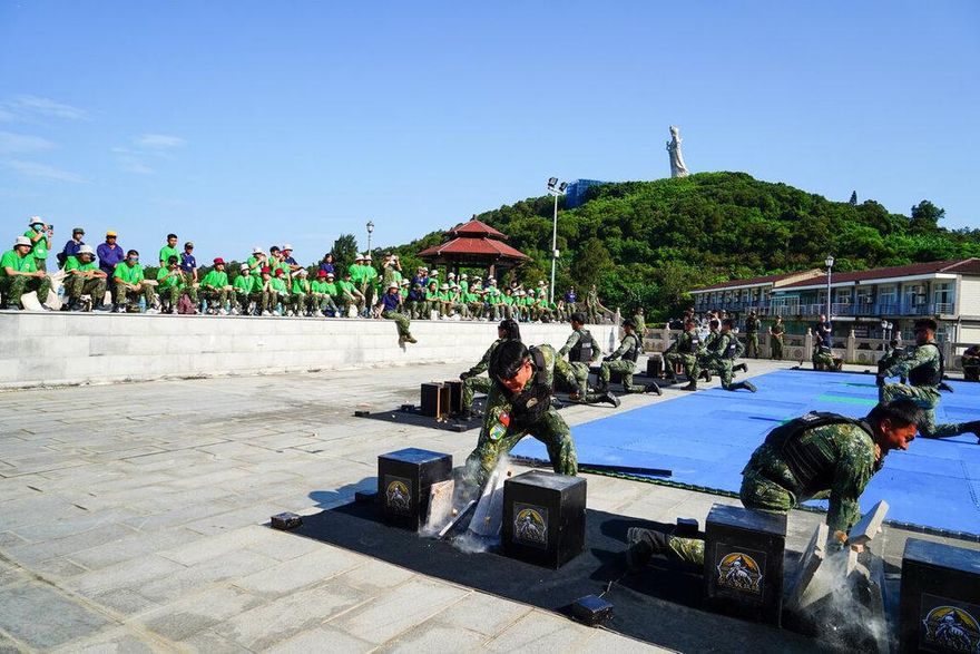 馬防部「雲台戰技隊」操演！戰鬥營學員欣賞直呼：好熱血