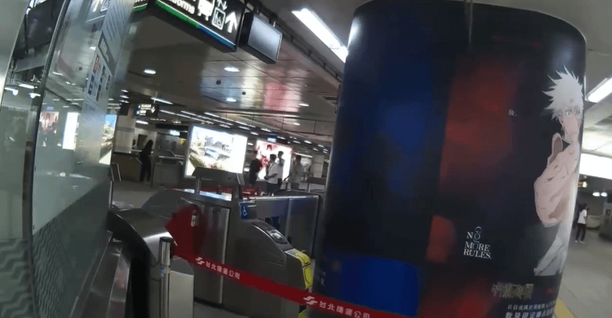影/北捷西門站遇偷拍狼！正義哥當場壓制　竟是捷運警察