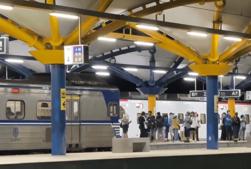 影/台鐵南迴線爆313次列車「故障卡鐵軌」　旅客滯留太麻里站
