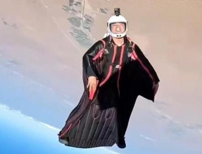 憾！陸男熱愛「翼裝飛行」赴義挑戰　不慎「砰」撞山壁亡