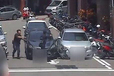 影/大場面影片曝！苗栗警追通緝犯「激烈衝撞」