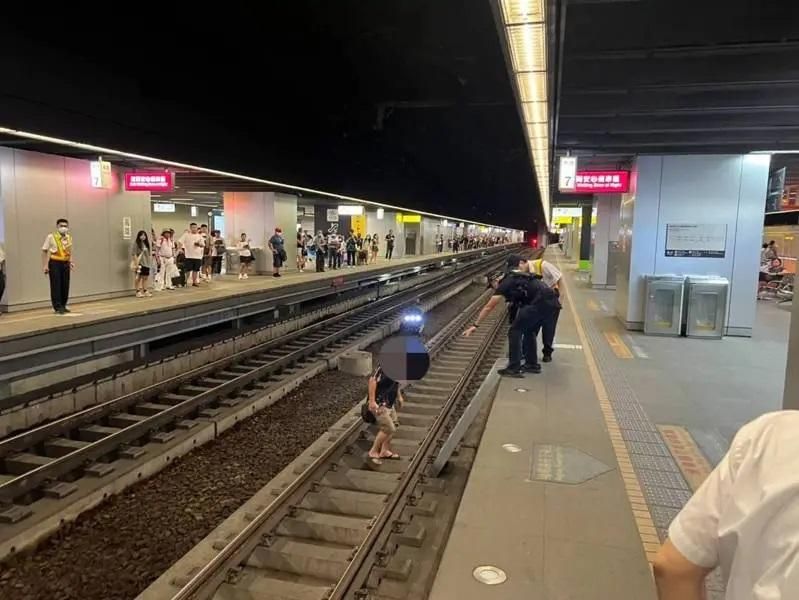 影/台鐵「5天2人落軌」！危急現場全曝光