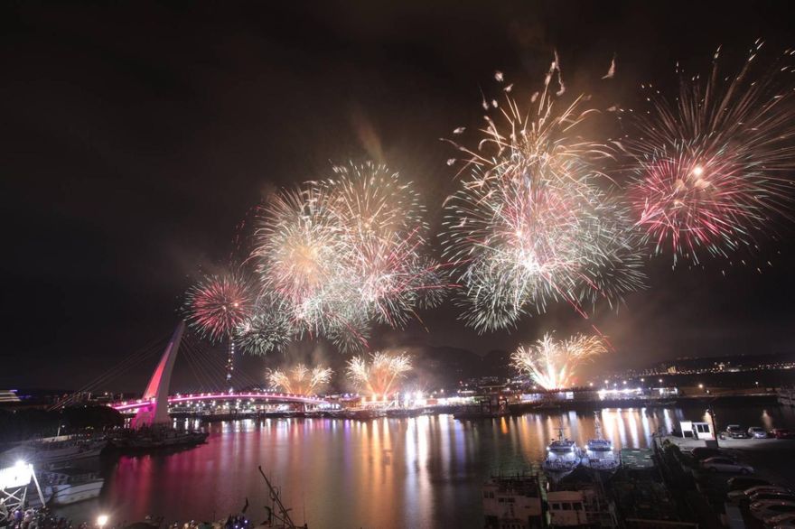 仲夏繽紛樂煙火秀8/10首放　近6萬人齊聚漁人碼頭賞煙花、觀北藝季走秀