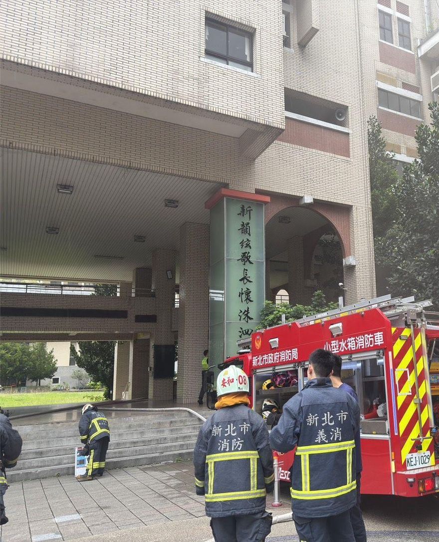 新店高中地下室機房起火！　校內竄濃煙幸暑假無人傷亡