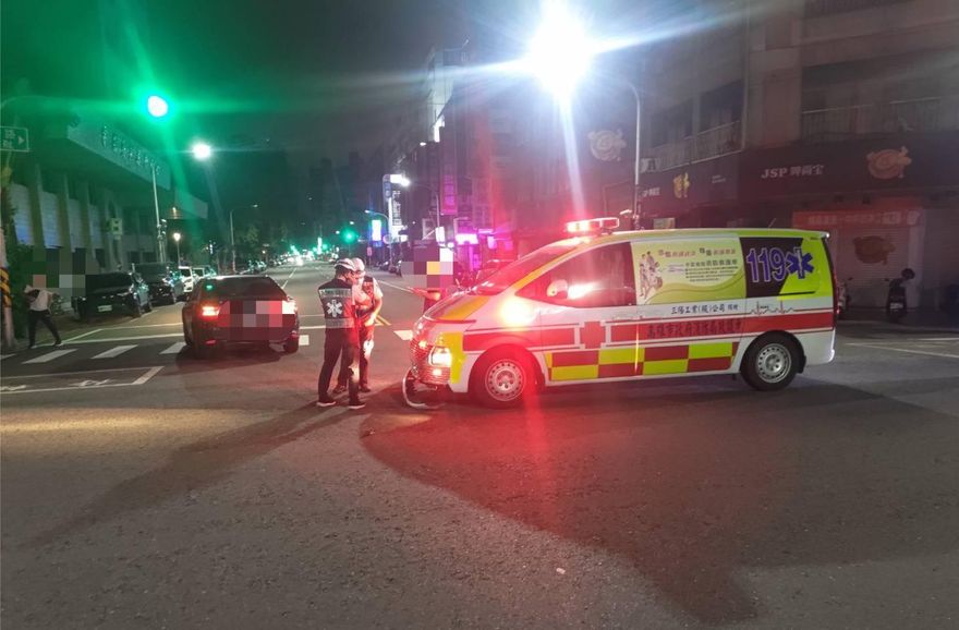 影/高雄「救護車載病患遭高速衝撞」！傷亡曝