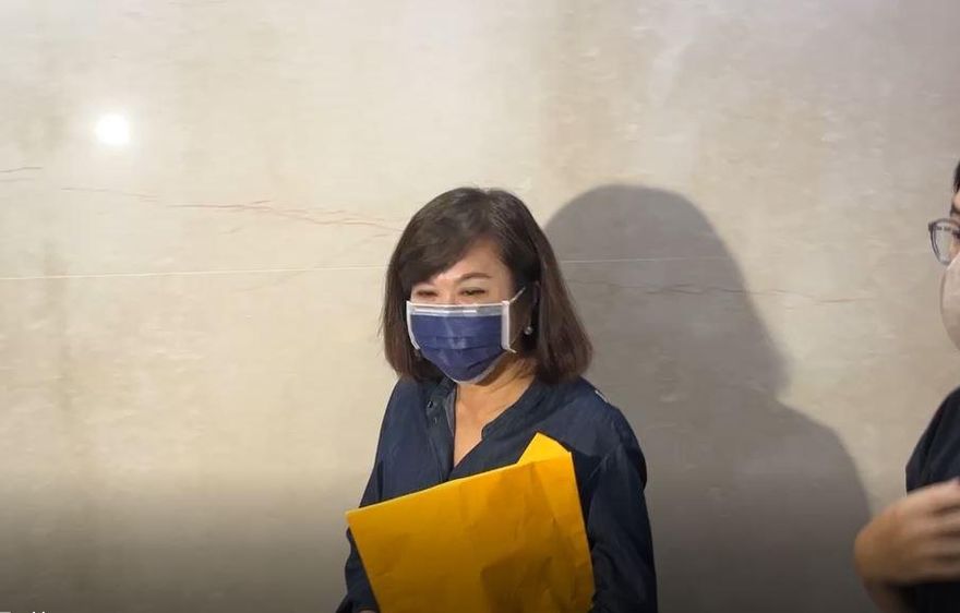 基隆副市長邱佩琳抵達北院　因京華城案被傳喚出庭
