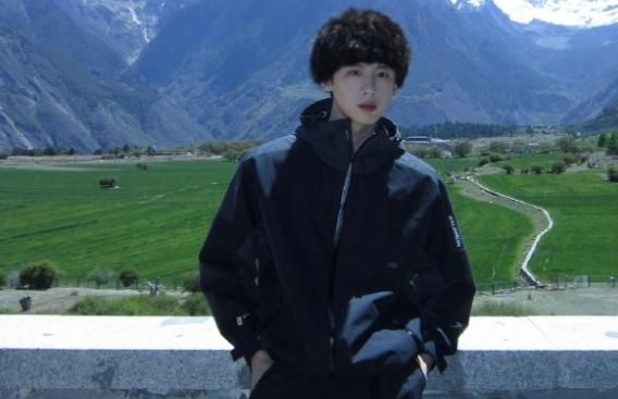 白敬亭傳情變？宋軼和男星互抹奶油超曖昧　狗仔爆：為流量不擇手段