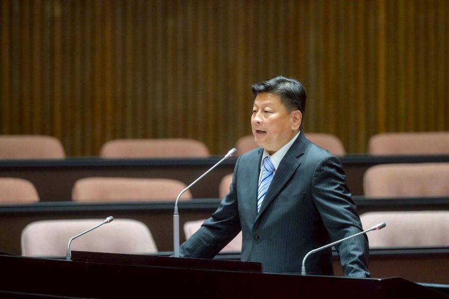 傅崐萁重砲質詢「國軍救災、五月天遭青鳥出征」　卓榮泰回應了