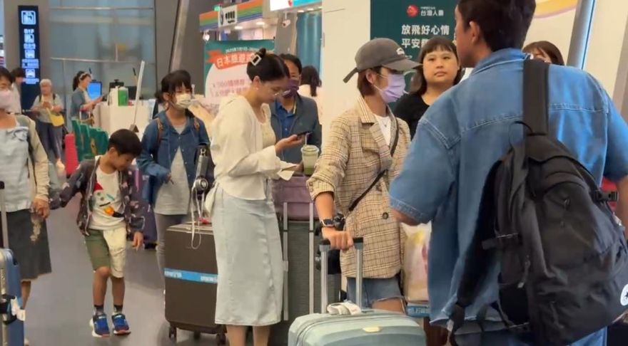 影/桃園機場遇強側風！　9航班被迫轉降、觀景台關閉