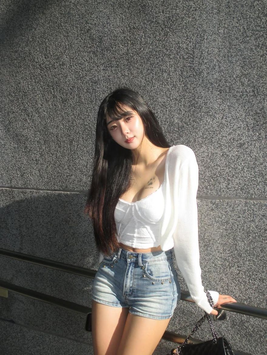 袁惟仁正妹女兒街訪意外曝光　撞臉啦啦隊女神李珠珢