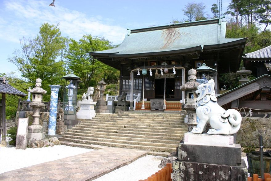 疑為拍美照！55歲台女遊客遊日出意外　神社內平交道遭列車撞擊亡