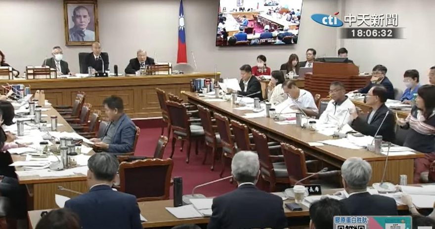 張啓楷質疑重建條例丟包台東！綠委齊轟亂說　韓國瑜急喊休息