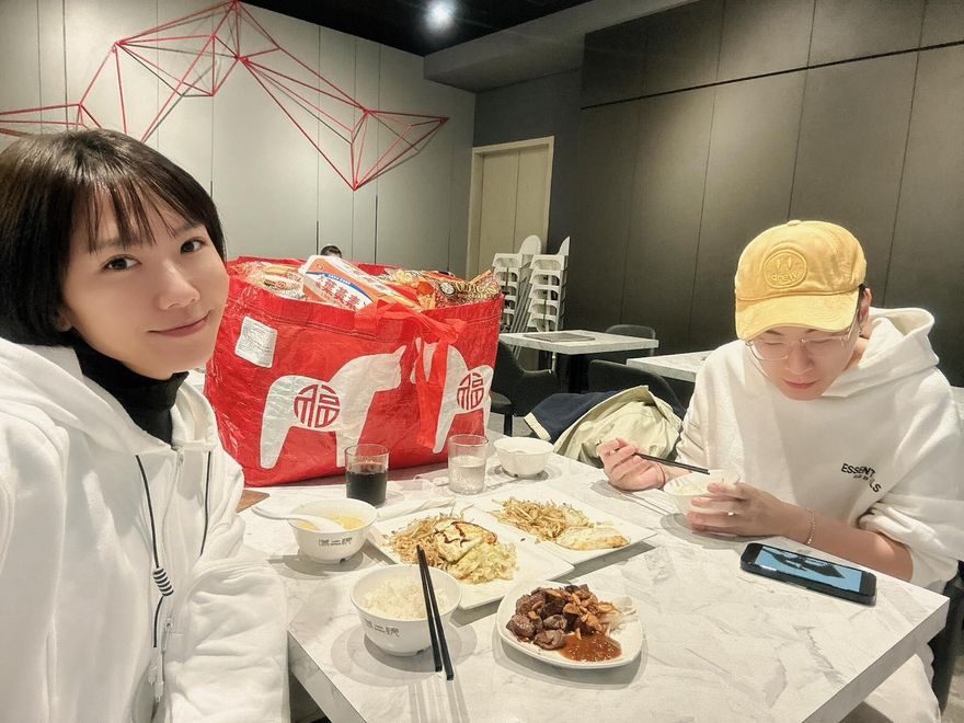 大牙宣布離婚！與小7歲尪結束5年婚姻：愛情已逝