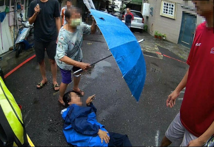 嘉義防颱修屋頂　51歲工人與妹妹皆摔落送醫