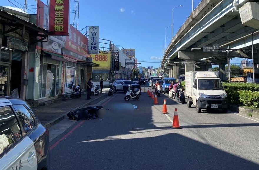 新北五股死亡車禍　機車騎士遭砂石車當場輾斃