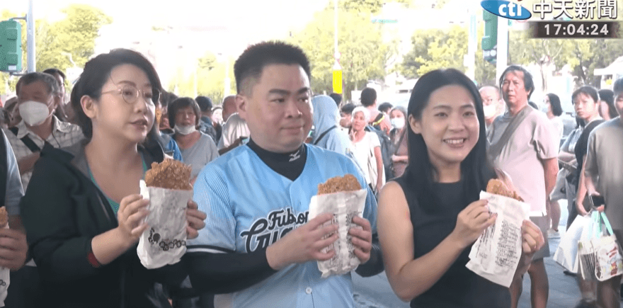 大罷免大失敗他兌現祭品文豪發400份雞排！徐巧芯也來了
