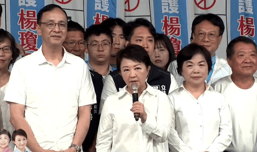 挺朱連任黨主席？盧秀燕緊握朱立倫手喊：媽媽給你按個讚