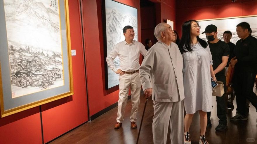 家族內鬥？親女爆陸書畫家失聯、被嫩妻捲產　繼子火速PO觀展照