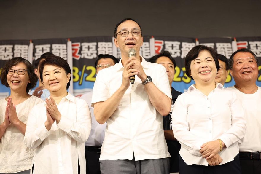朱立倫獲盧秀燕讚黨主席表現好　823選前黃金週重大宣示了！