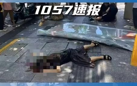 悚！上海鬧區玻璃「從天而降」砸中路人　女子當場慘死