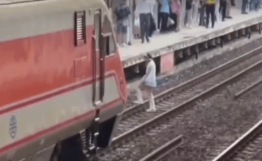 千鈞一髮！桃園車站女子落軌　自強號急煞驚險救援