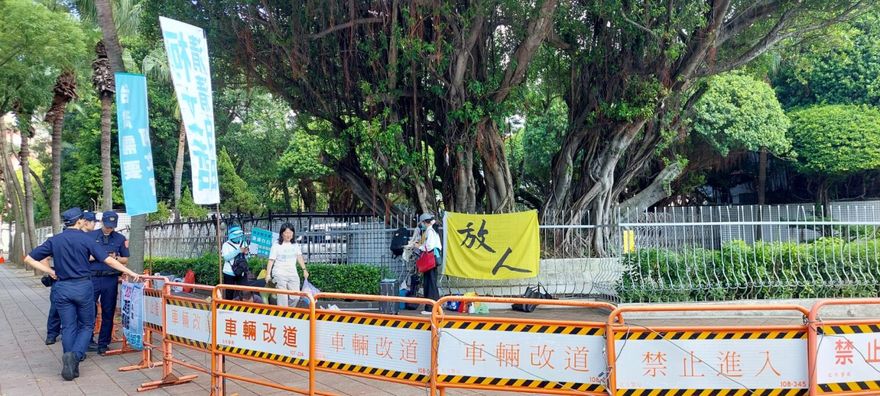 京華城案攻防「騎飛輪收300萬」　小草集結吼：柯文哲清清白白