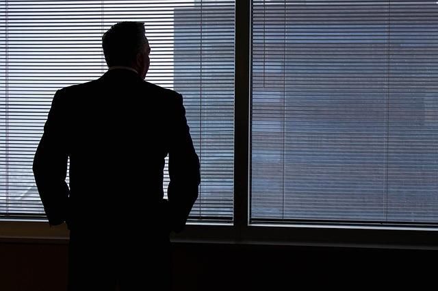 失智症年輕化！50歲主管黯然離職　醫：這3大警訊要注意