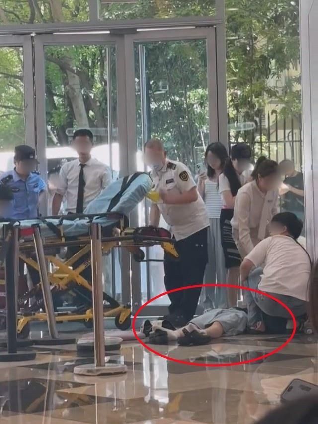 開幕首日即關店！陸人氣服飾店排隊8小時買不到　顧客中暑昏倒