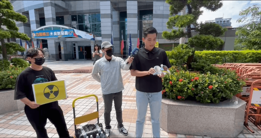 陳聖文踢館翻車！送「核料廢水」到國民黨　遭楊智伃一口喝打爆