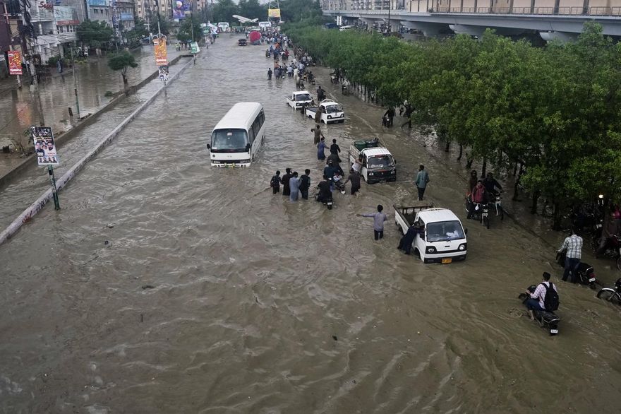 暴雨下不停！巴基斯坦洪災死亡人數不斷攀升　近700人喪生