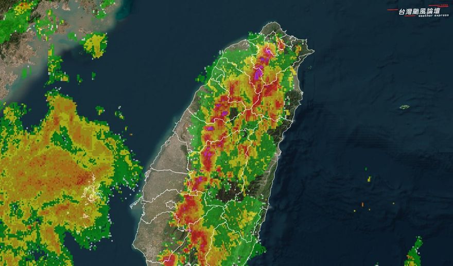 大雷雨噴發中　氣象粉專：雙北、南投注意劇烈天氣