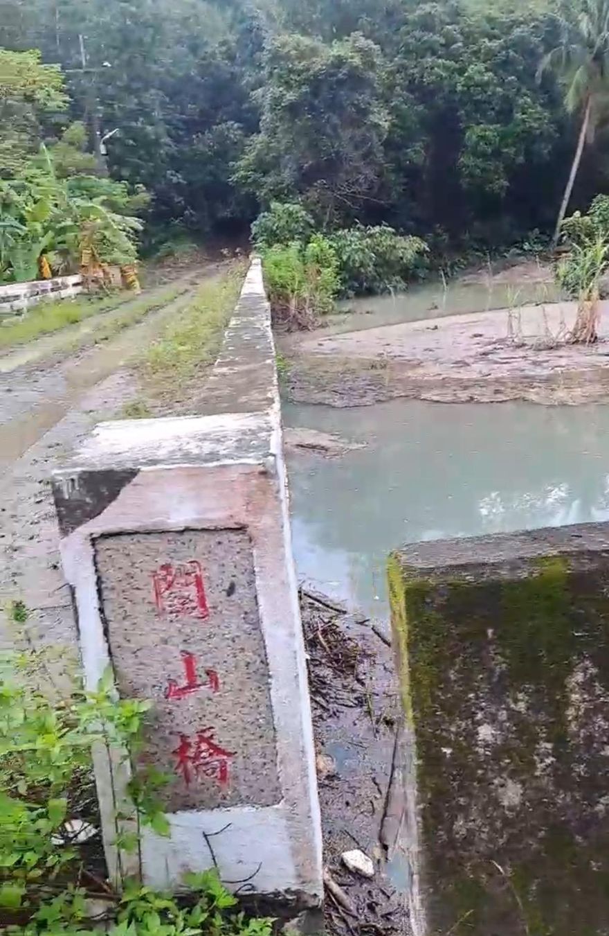 憂潰堤！高雄甲仙關山橋旁驚現堰塞湖　下游居民怕爆