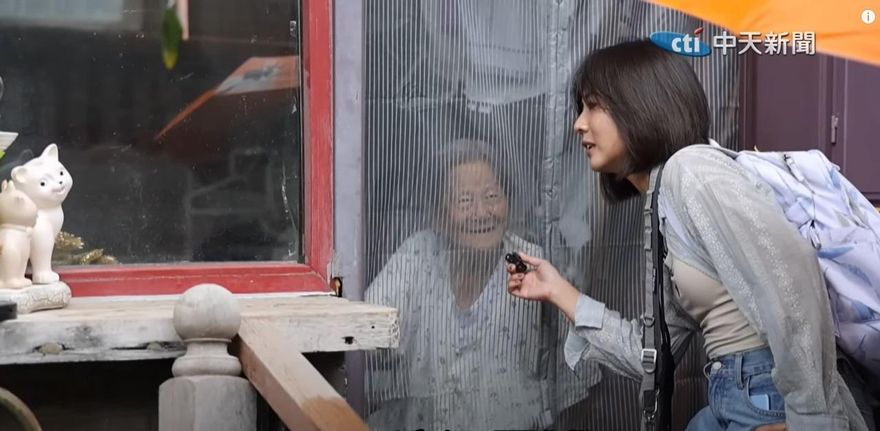 影/中天小姐姐直擊北京胡同　96歲老奶奶親切笑喊：想和台灣交流