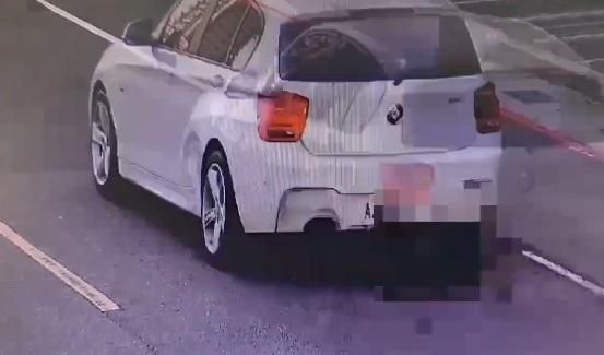 高雄通緝犯遛狗遭行刑式槍殺！槍手囂張當街轟　逃亡畫面曝