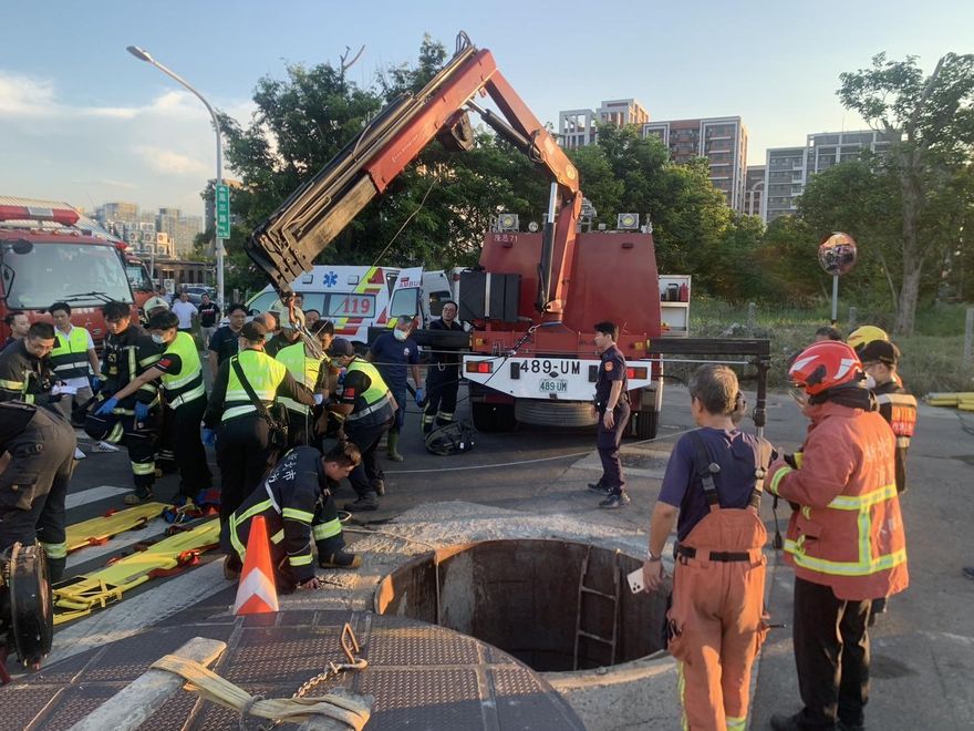 鶯歌2工人倒4米深下水道失去意識　送醫搶救中