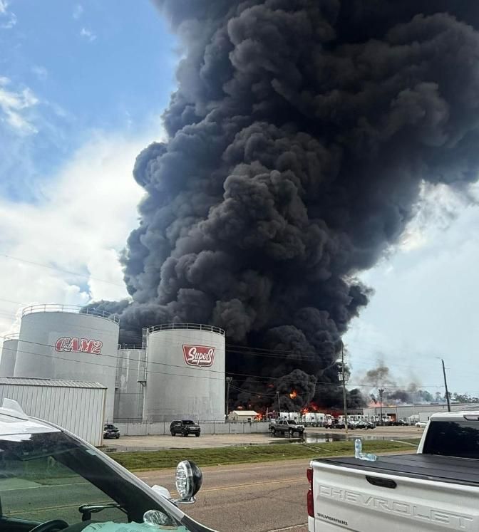 影/路易斯安那州工廠大爆炸！巨大黑煙竄天際　附近居民緊急疏散