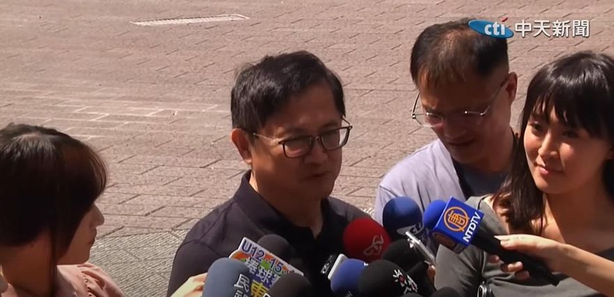 郭智輝請辭經濟部長　童子賢抱屈：有人故意勾一腳讓他跌倒