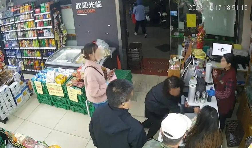 上海大媽退貨爭執倒地亡　便利店「見死不救」判賠142萬