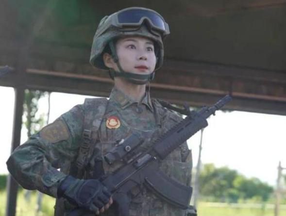 陸九三閱兵「唯一女教練」曝光！帶領男性隊伍魔鬼操練被讚爆