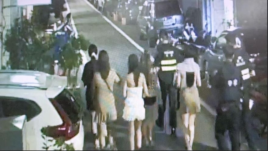 影/桃園KTV搗黃　逾10泰妹「短裙高跟鞋」躲警街頭跑百米