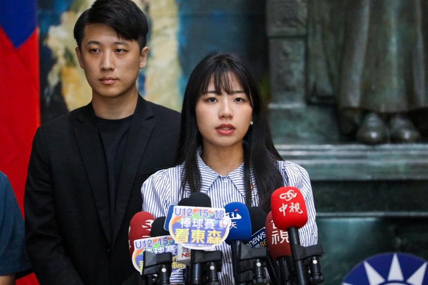 吳思瑤急了？看圖說故事扭曲國民黨和AIT會談　遭楊智伃電爆