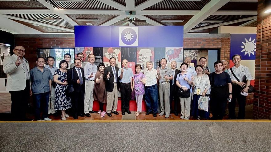 退休外交官組團參觀抗戰勝利及光復臺灣文物特展
