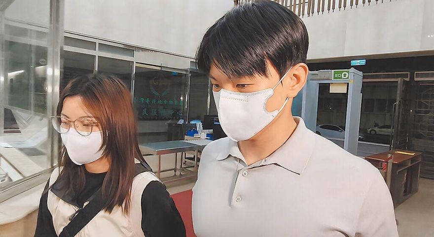 「小英男孩」鄭亦麟異常金流曝光！胞弟疑當人頭　搜索前早一步出境